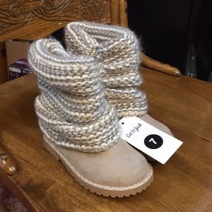 Size 7 Cat & Jack boots